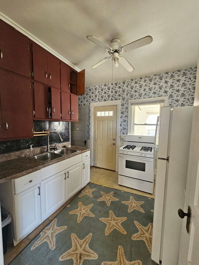 Foto del edificio - Newly Painted 2 bedroom