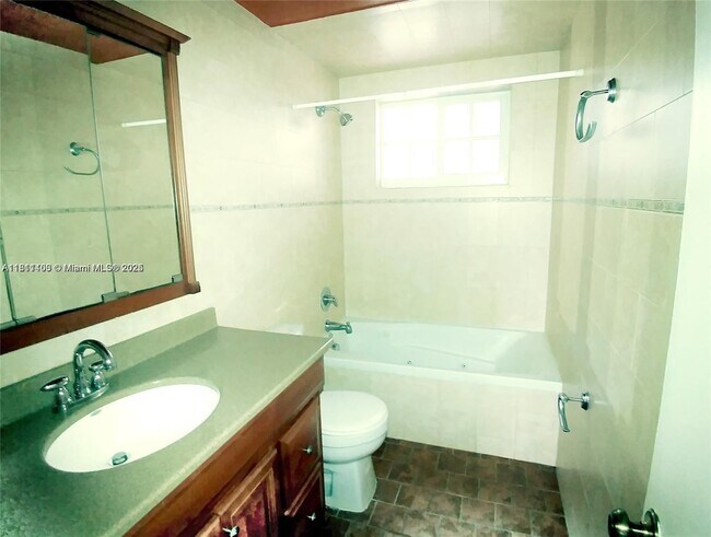 Foto del edificio - 462 Golden Isles Dr