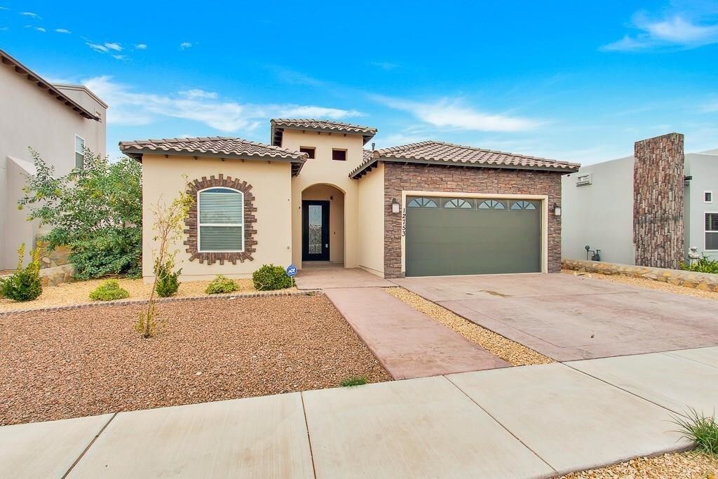 Foto principal - 12753 Valentine Ave