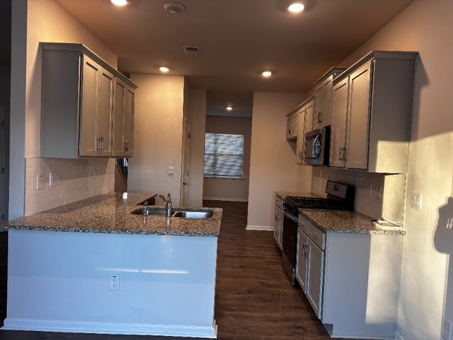 Building Photo - 3696 Waterford Oak Ct