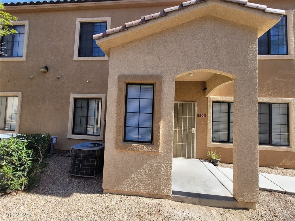 Foto principal - 2151 Hussium Hills St