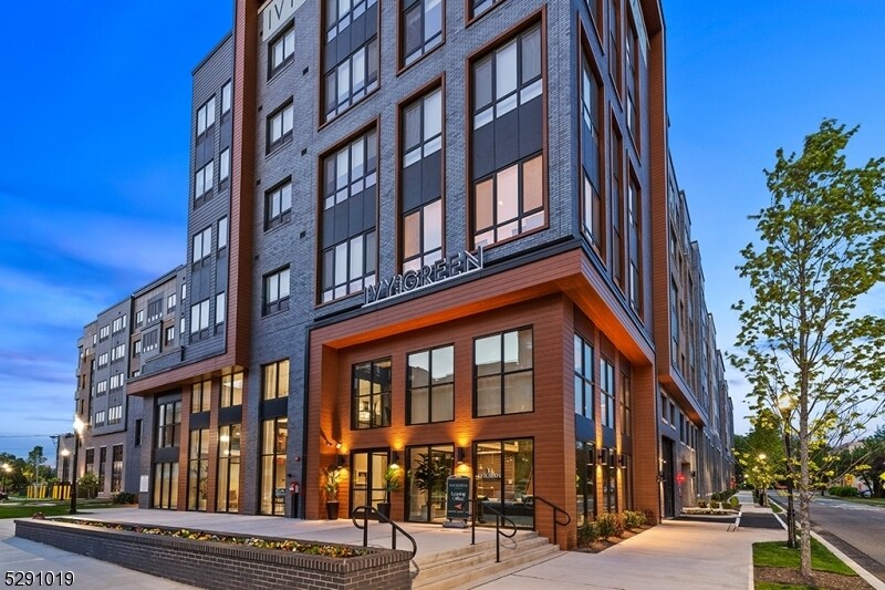 2 Park Ave Unit 611, Hackensack, NJ 07601 Room for Rent in Hackensack