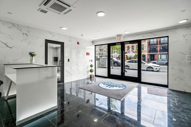 Building Photo - Hudson Heights