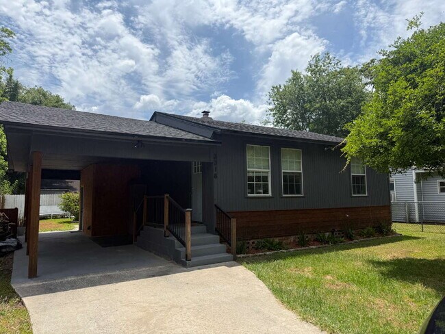 Building Photo - AVAILABLE NOW:  UPDATED 2 BEDROOM 1 BATHROOM HOME IN MURRAY HILL