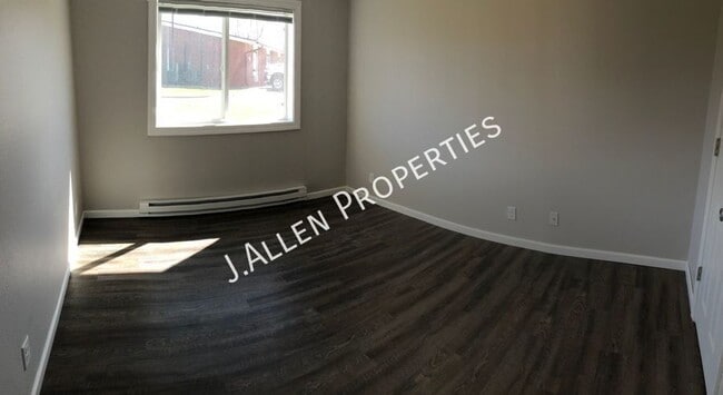 Building Photo - 1901 Parker Cir