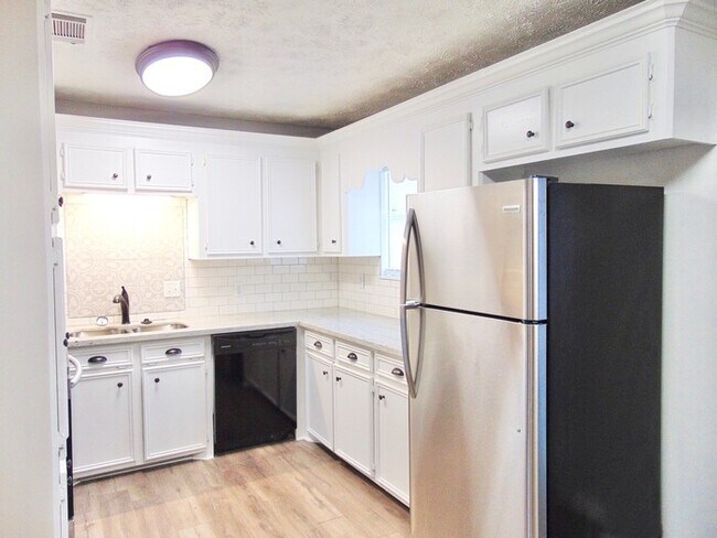 Building Photo - Beautiful Home for Lease!