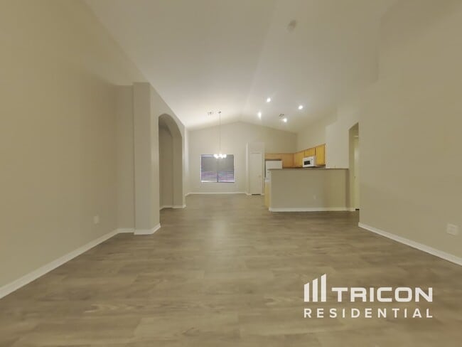 Building Photo - 3921 N 125th Dr
