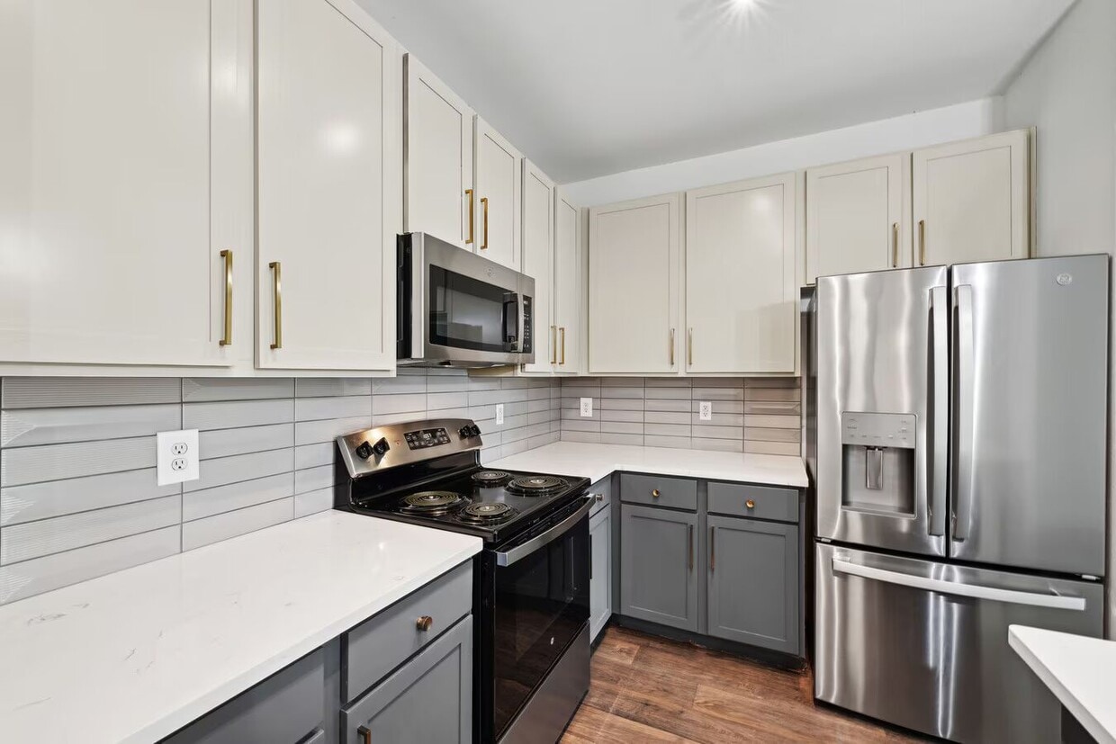 Primary Photo - Stylish 1 Bed Apt — Save $1,200 on First M...