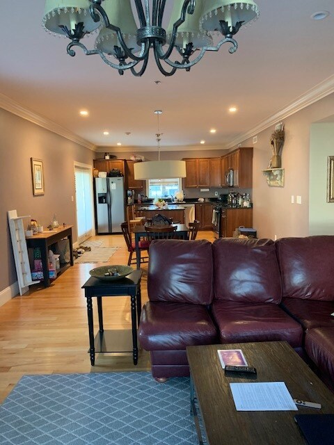Primary Photo - 95 Dix St