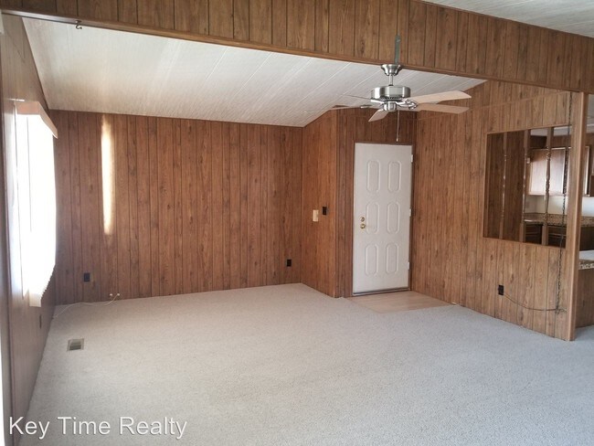 Building Photo - 2 br, 2 bath House - 437 Riverfront Dr. #4