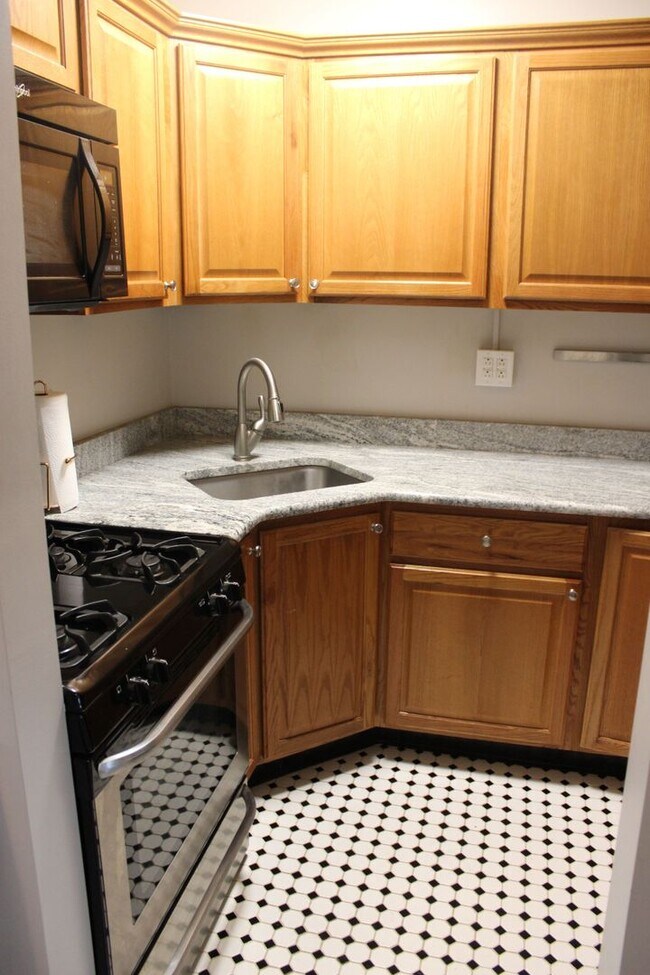 Foto del edificio - 319-321 S. Washington Street