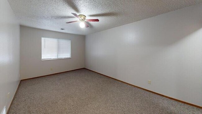 Foto del edificio - 1727 N Grandview Ln