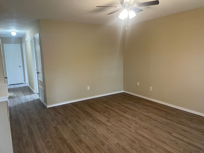 Building Photo - 2708 Koller St