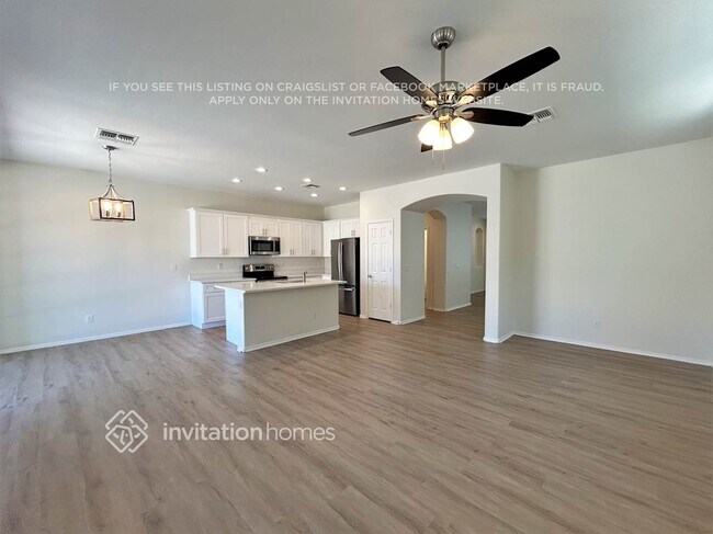 Foto del edificio - 16042 W Hualapai St
