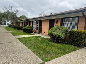 Building Photo - ONE11 RESIDENCES - MT CLEMENS - APARTMENTS