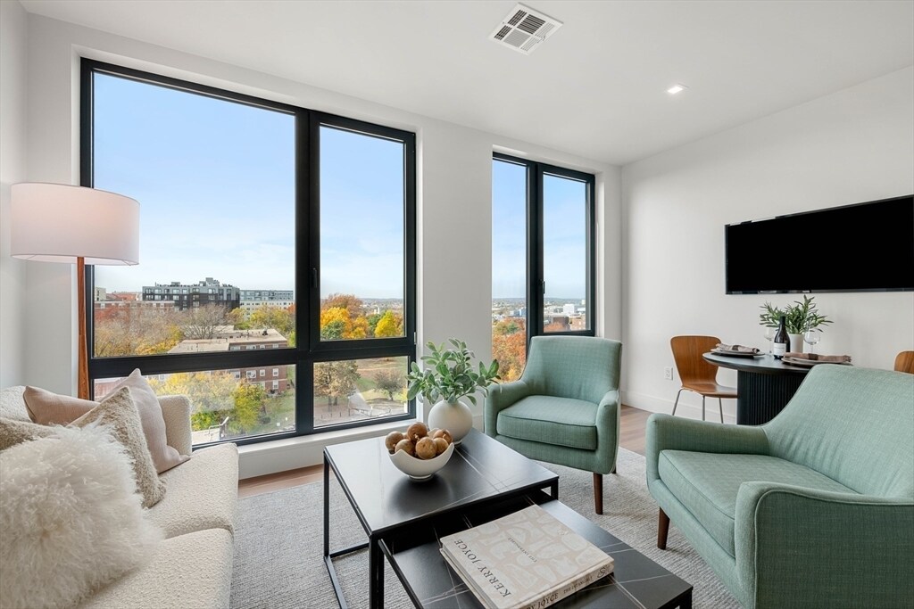 Foto principal - 1515 Commonwealth Ave