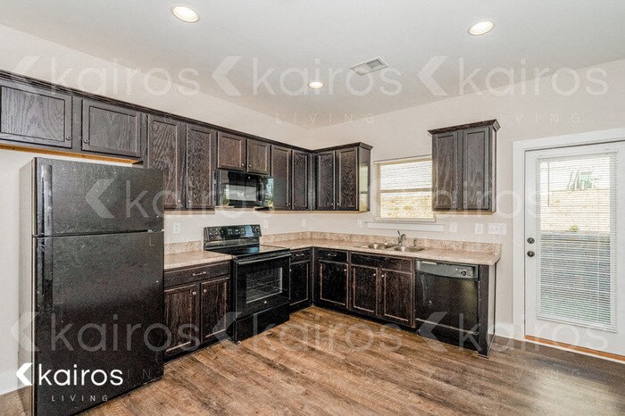 Foto del edificio - 111 Bates Ln