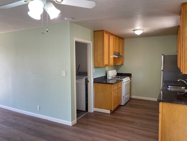 Building Photo - Charming 2 bedroom 1 bath house in Hayward...