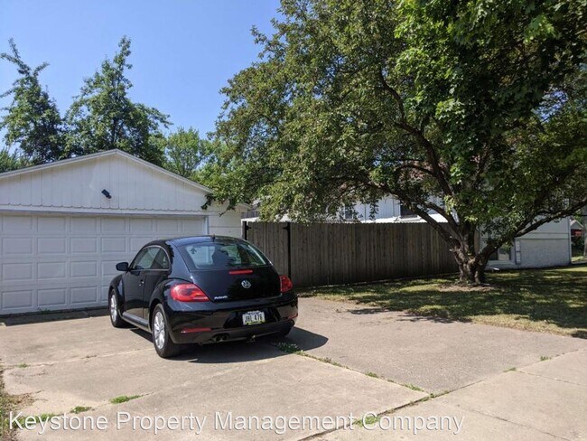 Foto del edificio - 4 br, 1.5 bath House - 1 Regal Lane