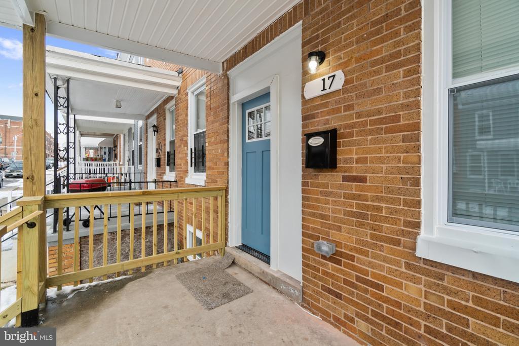 Primary Photo - 17 N Abington Ave