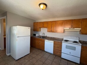 Building Photo - 682 Beech St