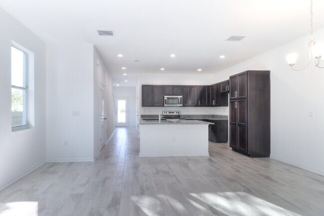 Building Photo - Spacious Two-Story East Tampa Rental Near Parks, Downtown and Major Highways