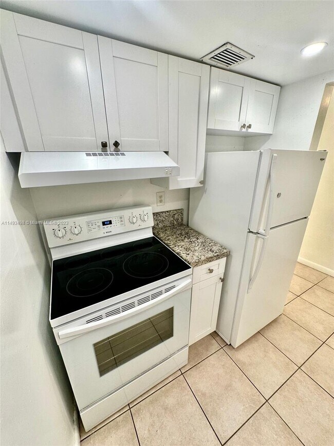 Building Photo - 8550 SW 109th Ave