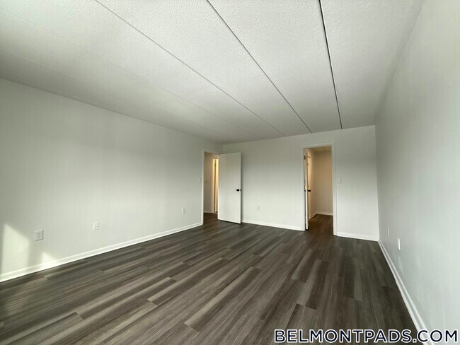 Building Photo - 55 Hill Rd