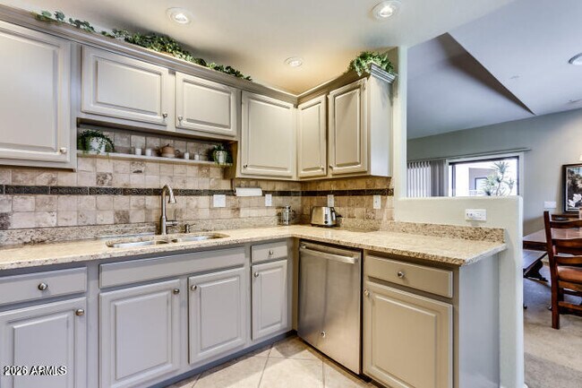 Foto del edificio - 9455 E Raintree Dr