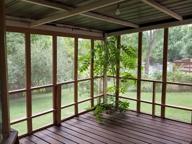 Building Photo - Maryville, 2 bedroom home near Sandy Sprin...