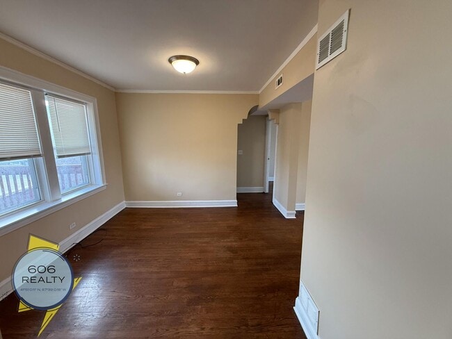 Foto del edificio - 2805 N Kilbourn Ave