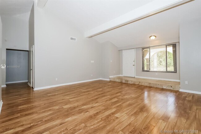 Building Photo - 1032 SE Floresta Dr