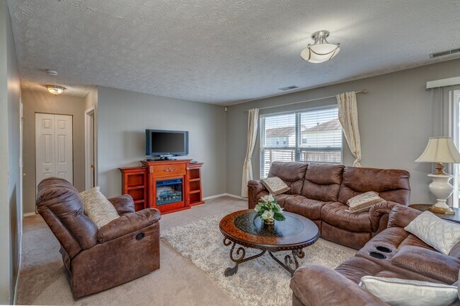 Photo - 2819 Creekbend Dr Townhome