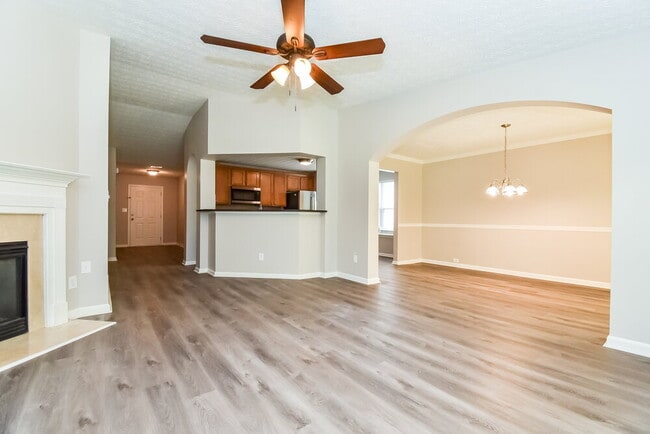 Building Photo - 238 Silver Arrow Cir