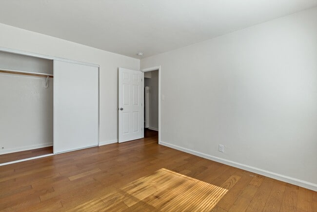 Building Photo - 10550 Topanga Dr