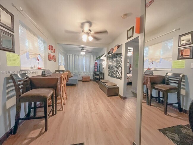 Foto del edificio - 3682 SW 26th St