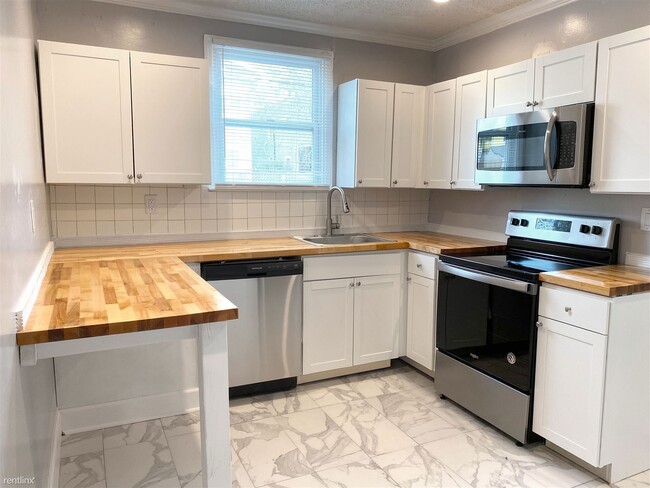 Building Photo - 2 br, 1 bath Duplex - 520 East Anderson St...