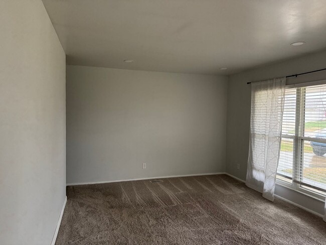 Building Photo - 3977 Sparkhill Dr