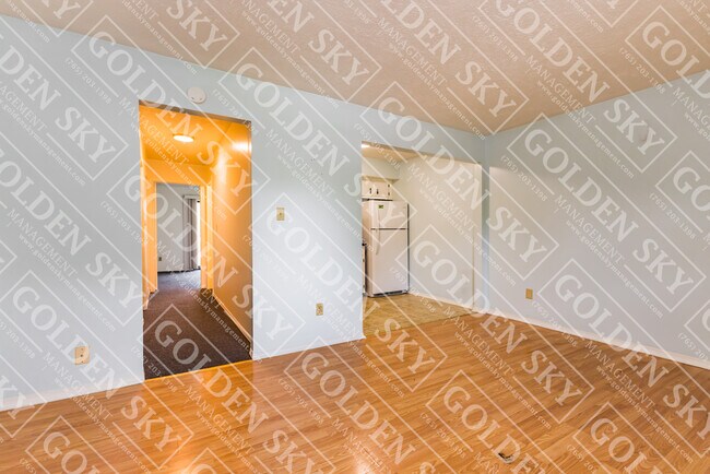 Building Photo - 915 N Muessing St