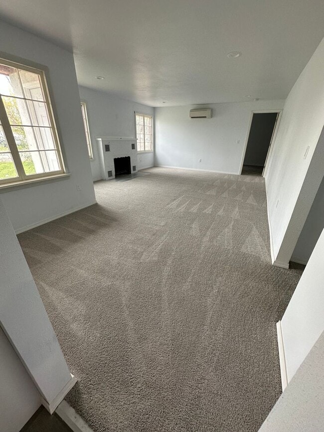 Building Photo - 3 Bed, 1 Bath Home for Rent-$1800