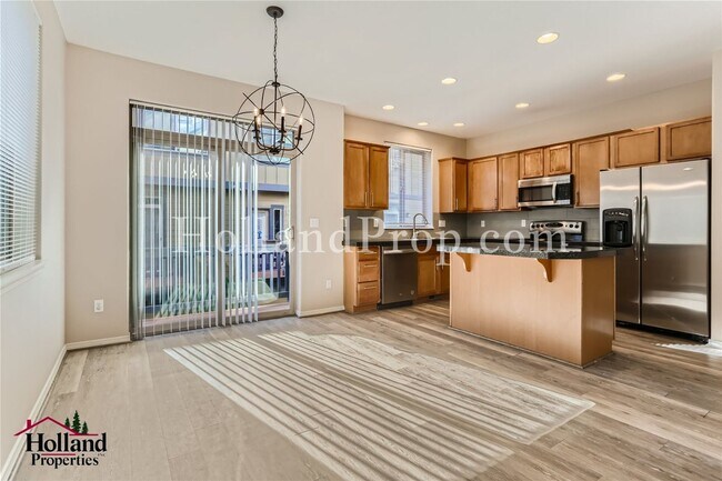 Foto del edificio - Lovely 4 bedroom Townhouse located in Hill...
