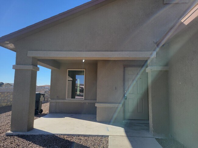Building Photo - 14212 Desierto Bueno Ave