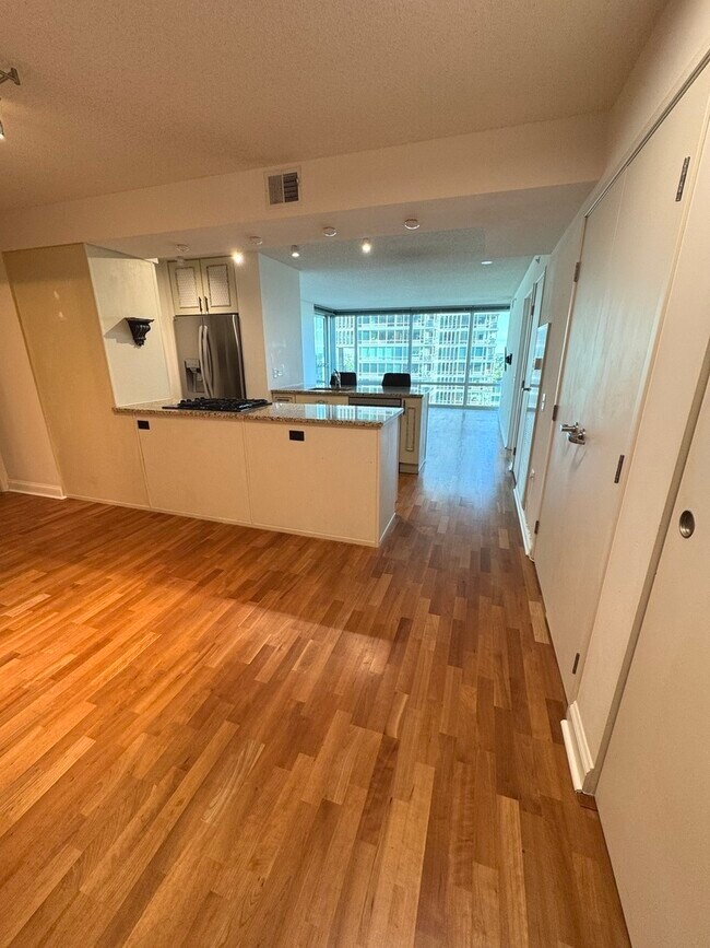 Foto del edificio - 9725 Woods Dr