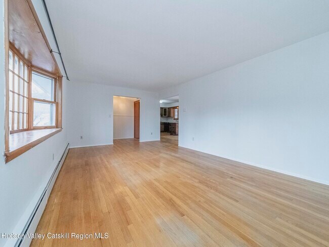 Foto del edificio - 30 Redwood Rd