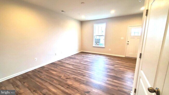 Building Photo - 6111 Lemon Grass Ln