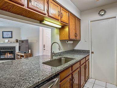 Building Photo - 505 Oppenheimer Dr, apt 811