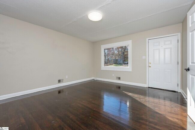 Building Photo - 142 Westover Dr