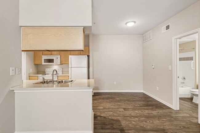 Building Photo - Lakeshore Villas