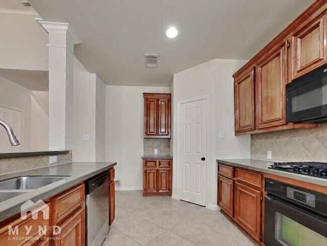 Foto del edificio - 28306 Peper Hollow Ln