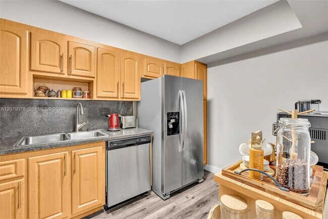 Foto del edificio - 3375 N Country Club Dr